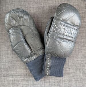 Grandoe Size Women's Large Charcoal Grey Mittens With Cut Out Diamond Details